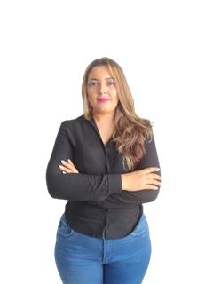 Associate in Training - Yessenia Lopez Rodas - RE/MAX Futuro