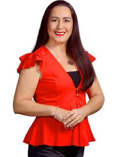 Associate in Training - Ana Carola Castedo De Duran - RE/MAX City