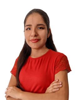 Associate in Training - Valeria Belen Sejas Cespedes - RE/MAX Life