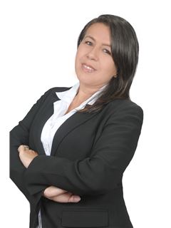 Associate in Training - Cecilia Monica Araoz Camargo - RE/MAX Renueva