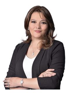Associate in Training - Milenka Vanessa Tarifa Gutierrez - RE/MAX Platinium