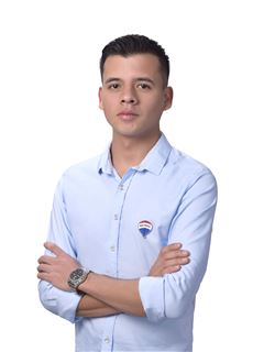 Associate in Training - Alexander Cortez Perez - RE/MAX Luxor