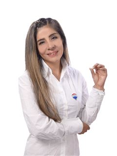 Associate in Training - Marlene Torrez Alvarez - RE/MAX Luxor