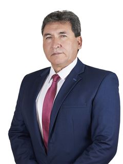 Office Administrator - Einar Giovano Rivero Rocha - RE/MAX Alianza