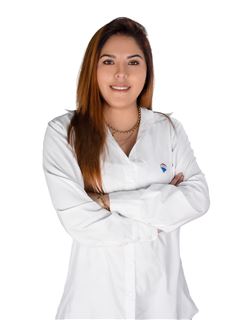 Associate in Training - Carla Yanina Aliaga Lozano - RE/MAX Emporio Marka
