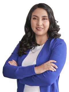 Associate in Training - Veronica Jhanina Alvarez Alcazar - RE/MAX Pro