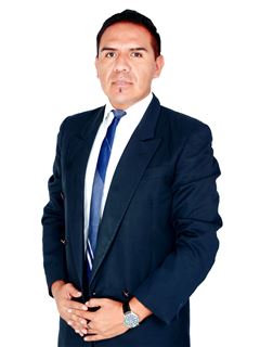 Associate in Training - Anghelo Peñaylillo Torrico - RE/MAX Uno