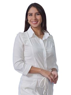 Mäklarpraktikant - Denisse Chavez Becerra - RE/MAX Plus