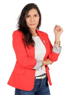 Associate in Training - Karen Marsha Castellon Jimenez De Loayza - RE/MAX Top
