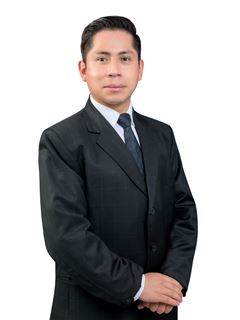 Associate in Training - Julio Jeremias Callisaya - RE/MAX Diamond