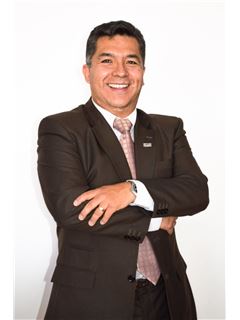 Associate in Training - Jose Humberto Lopez Cortes - RE/MAX Professional 2