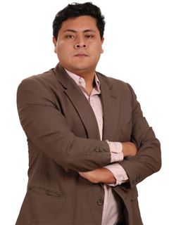 Associate in Training - Fernando Javier Llanos Pezo - RE/MAX Top