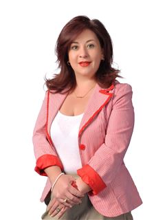 Associate in Training - Cecilia Guadalupe Marquez Badani - RE/MAX Emporio Marka