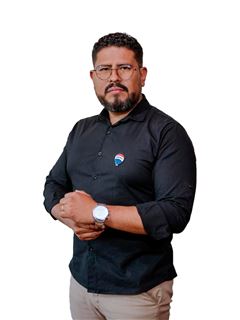 Associate in Training - Pablo Meneces Lutino - RE/MAX Top
