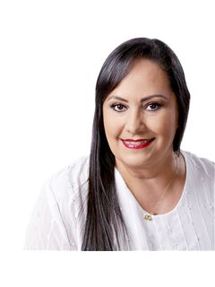 Associate in Training - Jenny Patricia Requena Rodas - RE/MAX Norte Equipetrol