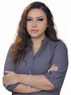 Associate in Training - Claudia Giovana Nogales Siles - RE/MAX Diamond