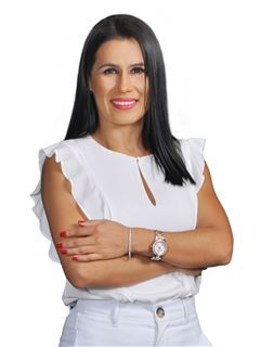 Associate in Training - Claudia Silvana Rojas Saucedo - RE/MAX Plus
