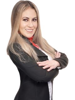 Associate in Training - Claudia Vanessa Mendez Soliz - RE/MAX Professional