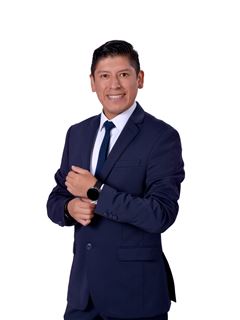 Associate in Training - Jhomar Bautista Ramos - RE/MAX Futuro
