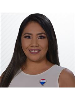 Associate in Training - Alejandra Mboigue Arembe - RE/MAX Legacy