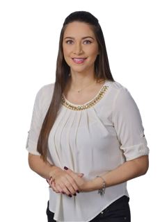 Associate in Training - Claudia Bernachi Melgar - RE/MAX Fortaleza