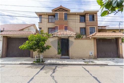 For Sale-House of Character-Calle Julian Carrillo,  - Barrio Profesional,  - WEST  -  Cochabamba, Cercado(Cb), Cochabamba-125004076-17