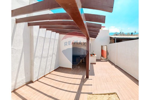Amplio Edificio Comercial en Comarapa