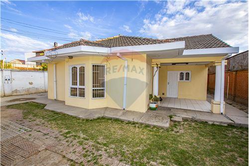 For Sale-House-Calle Manuel Rodriguez, Caracoles y HerOES Naciona  - NorOeste  -  Cochabamba, Cercado(Cb), Cochabamba-120020084-191