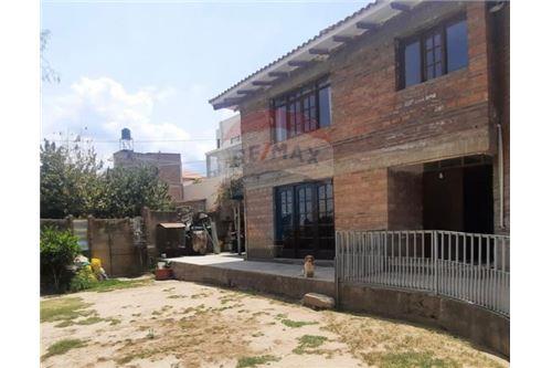 Na predaj-Rohový dom-Calle Madreselvas  - Aranjuez  -  Cochabamba, Cercado(Cb), Cochabamba-125004063-243