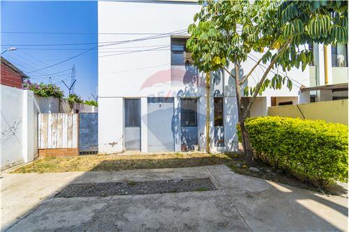 For Sale-House-Calle Gabriel Arze Quiroga,  - a una cuadra de la Av Blanco Galindo Km5,  - COÑA COÑA  -  Cochabamba, Cercado(Cb), Cochabamba-125004097-7