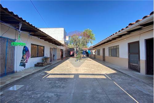 For Sale-House with Commercial Space-SOUTH  -  Santa Cruz de la Sierra, Andrés Ibáñez, Santa Cruz-120034031-40