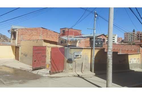 En Venta-Casa con Espacio Comercial-Villa El Carmen  -  La Paz, Murillo, La Paz-120054029-8