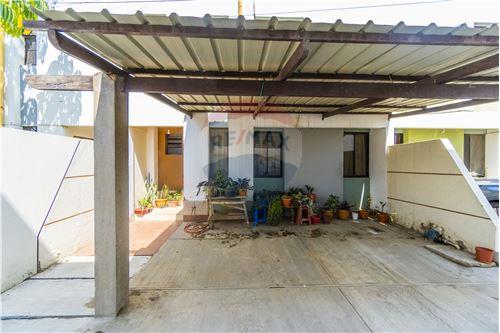 En Venta-Casa-Calle Gabriel Arze Quiroga,  - a una cuadra de la Av Blanco Galindo Km5,  - Coña Coña  -  Cochabamba, Cercado(Cb), Cochabamba-125004097-6