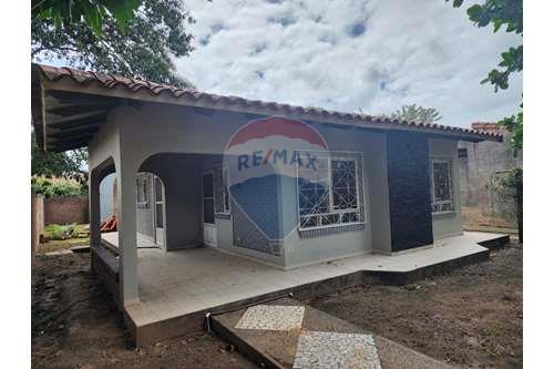 For Sale-House-EAST  -  Santa Cruz de la Sierra, Andrés Ibáñez, Santa Cruz-120079007-100