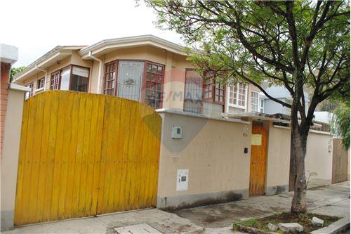For Sale-House-74 Achumani Calle 34  - Achumani, calle 34 José Maria Gutierrez  - Achumani  -  La Paz, Murillo, La Paz-120030045-18