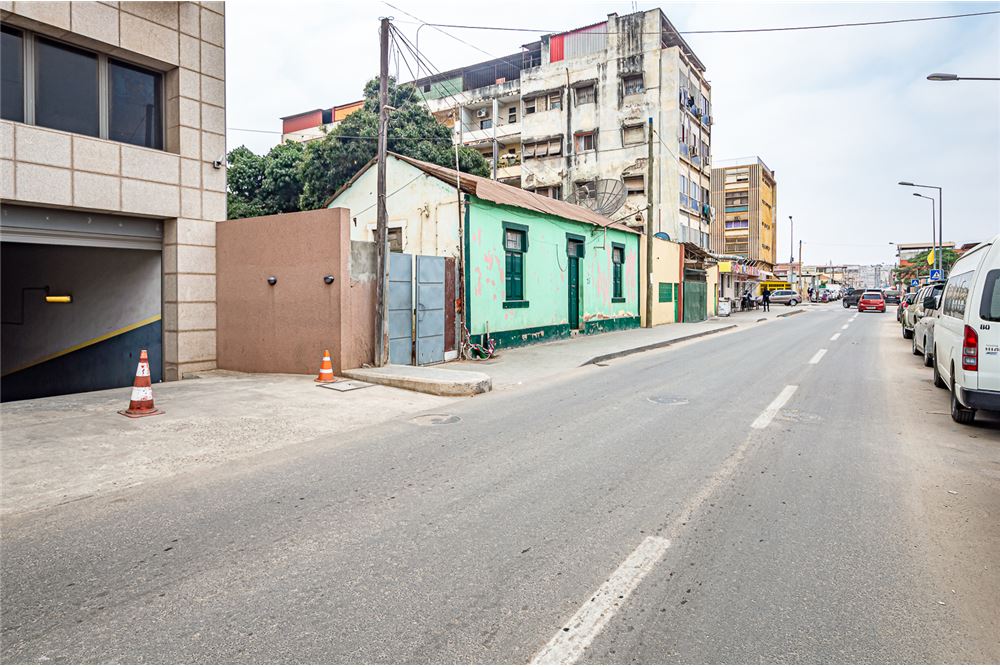 Terreno Venda Ingombotas, Angola 126100032125 , RE/MAX Public