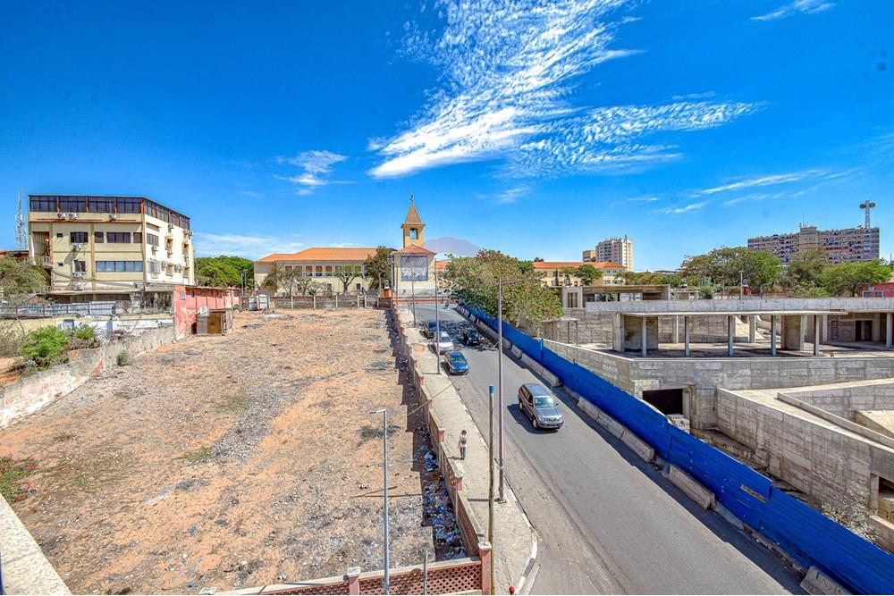 Commercio - Edificio - Ingombotas, Angola - AO - DSC_7282.jpg - 126100180-6