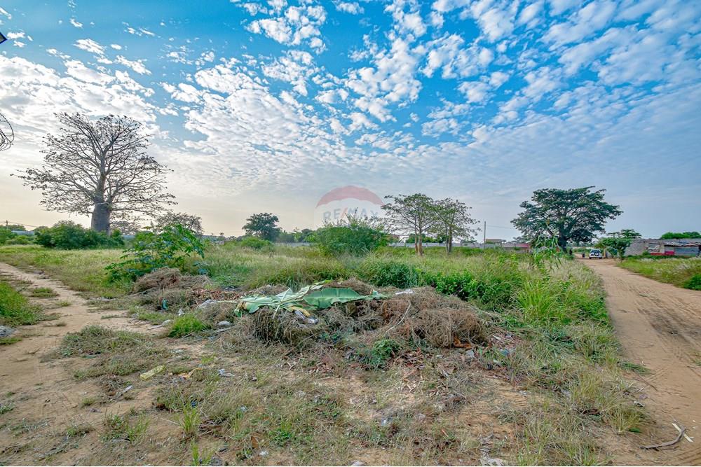 Commercieel - Grond - Cacuaco, Angola - AO - DSC_2146.jpg - 126100156-6