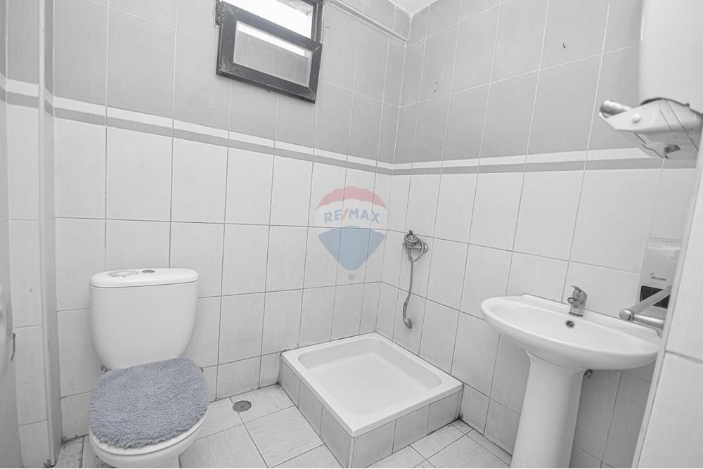 Commercio - Edificio - Ingombotas, Angola - AO - DSC_7264.jpg - 126100180-6