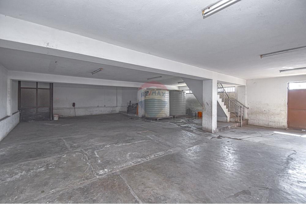 Commercio - Edificio - Ingombotas, Angola - AO - DSC_7237.jpg - 126100180-6