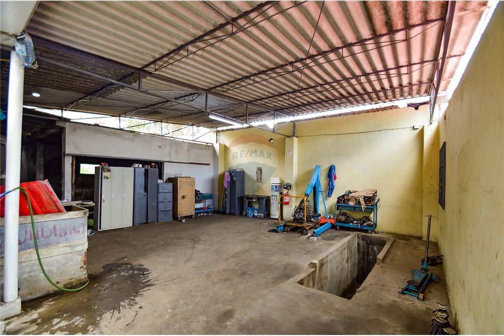 Commercio - Edificio - Ingombotas, Angola - AO - 4 - 126100110-62