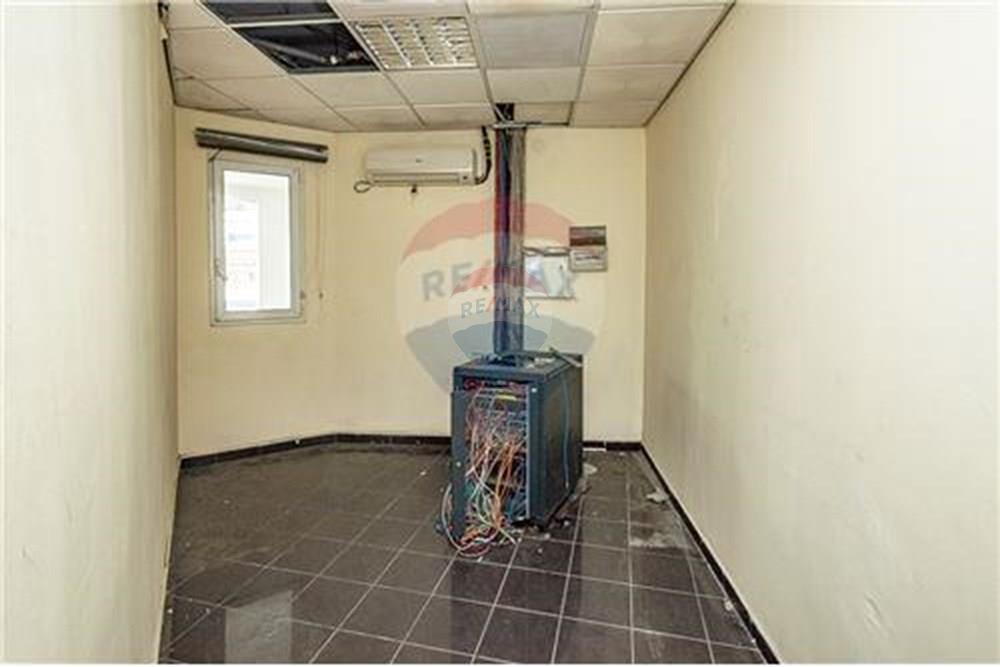 Comercial - Prédio - Ingombotas, Angola - AO - L_973835ee10f84c7ea6e0b78e6c2145ea.jpg - 126100084-56