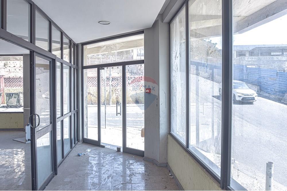 Commercio - Edificio - Ingombotas, Angola - AO - DSC_7247.jpg - 126100180-6