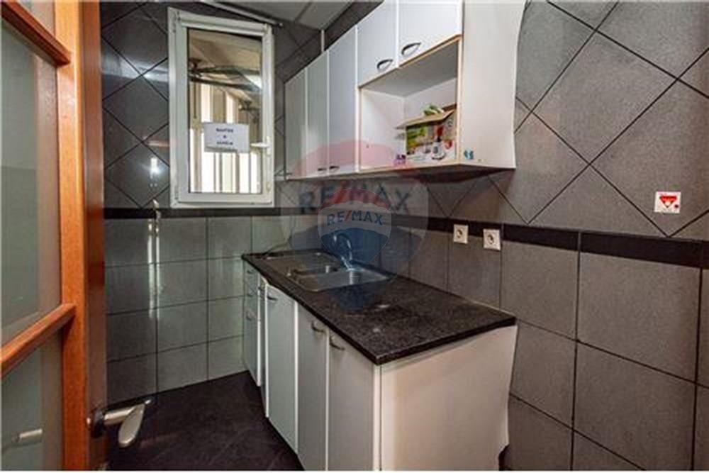 Comercial - Prédio - Ingombotas, Angola - AO - L_9fc8b6ff47bc458694c364de6d0135e7.jpg - 126100084-56