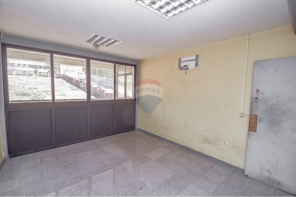 Commercio - Edificio - Ingombotas, Angola - AO - DSC_7274.jpg - 126100180-6