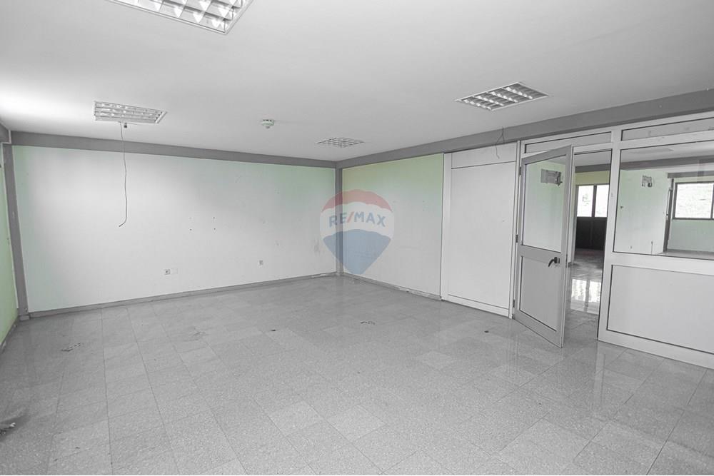 Commercio - Edificio - Ingombotas, Angola - AO - DSC_7267.jpg - 126100180-6