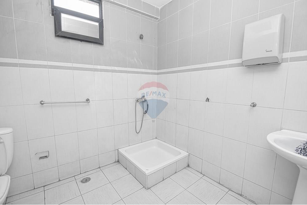 Commercio - Edificio - Ingombotas, Angola - AO - DSC_7262.jpg - 126100180-6