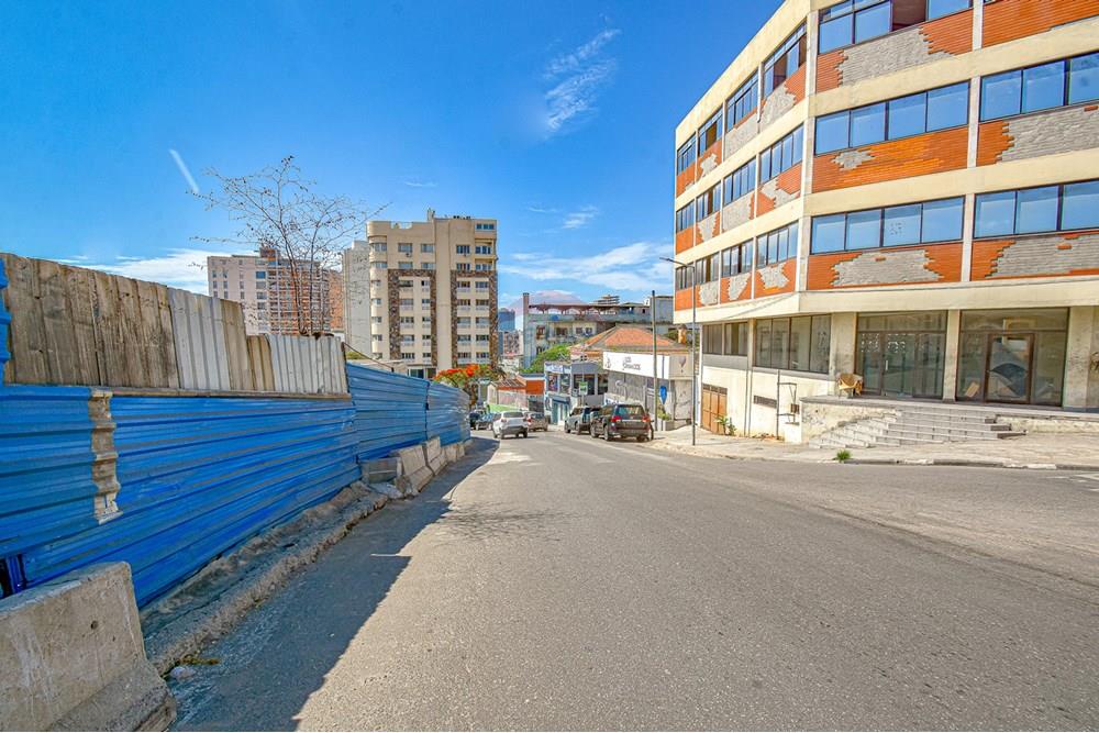 Commercio - Edificio - Ingombotas, Angola - AO - DSC_7291.jpg - 126100180-6