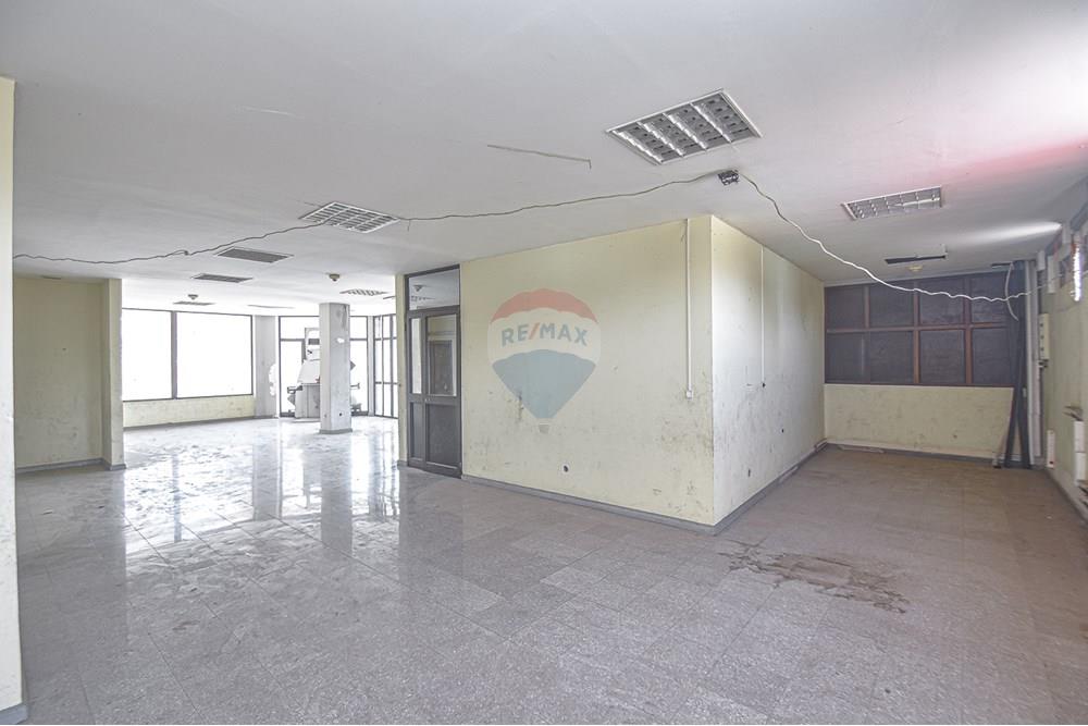 Commercio - Edificio - Ingombotas, Angola - AO - DSC_7240.jpg - 126100180-6