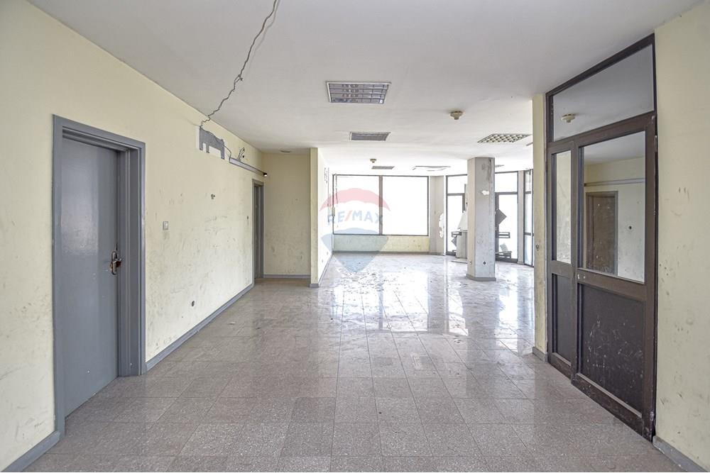 Commercio - Edificio - Ingombotas, Angola - AO - DSC_7245.jpg - 126100180-6